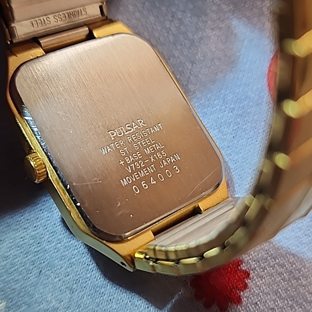 Pulsar Gold Rectangular Watch - Picture 5 of 8